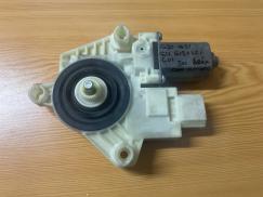 7455083 BMW G30 G31 ARKA CAM MOTORU ÇIKMA ORJİNAL 