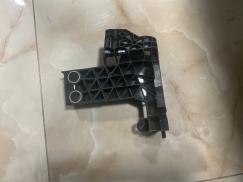 A2366202200 MERCEDES W236 RADYATÖR SAĞ AYAĞI ÇIKMA ORJİNAL 